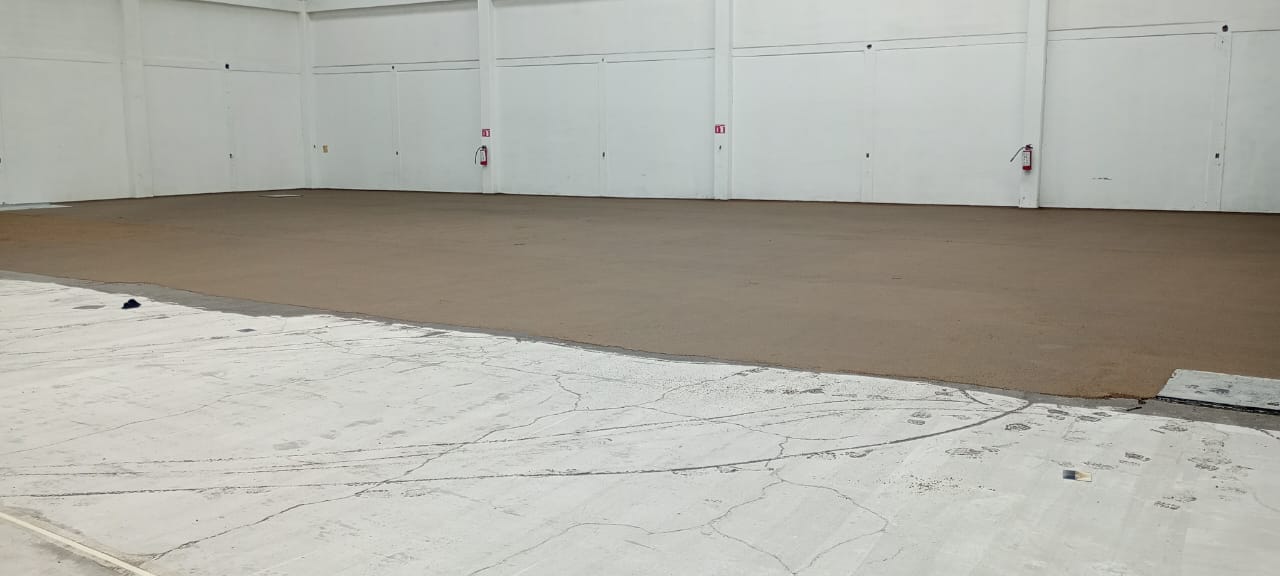 6. Base de mortero terminada. La superficie queda compacta, uniforme y preparada para recibir el acabado autonivelante.
